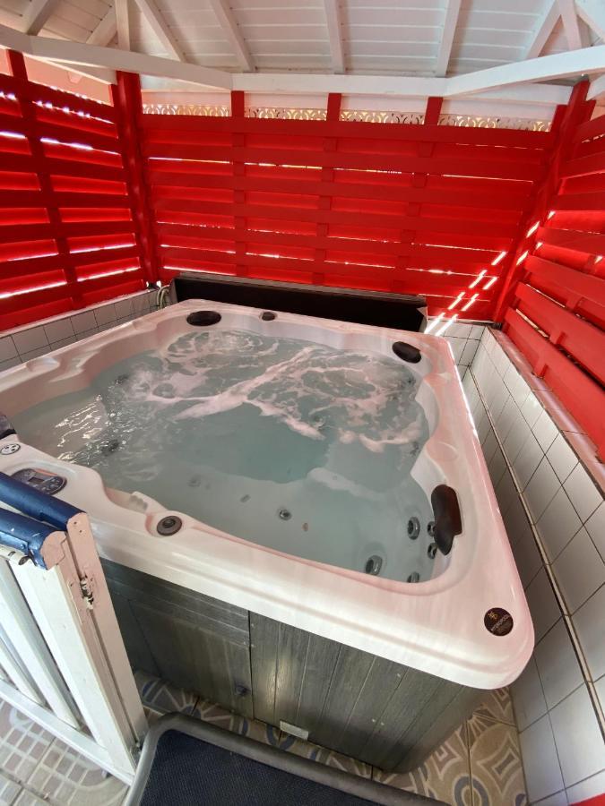 Appartement Moderne A Pointe Noire 36 M² Piscine & Jacuzzi Exteriér fotografie